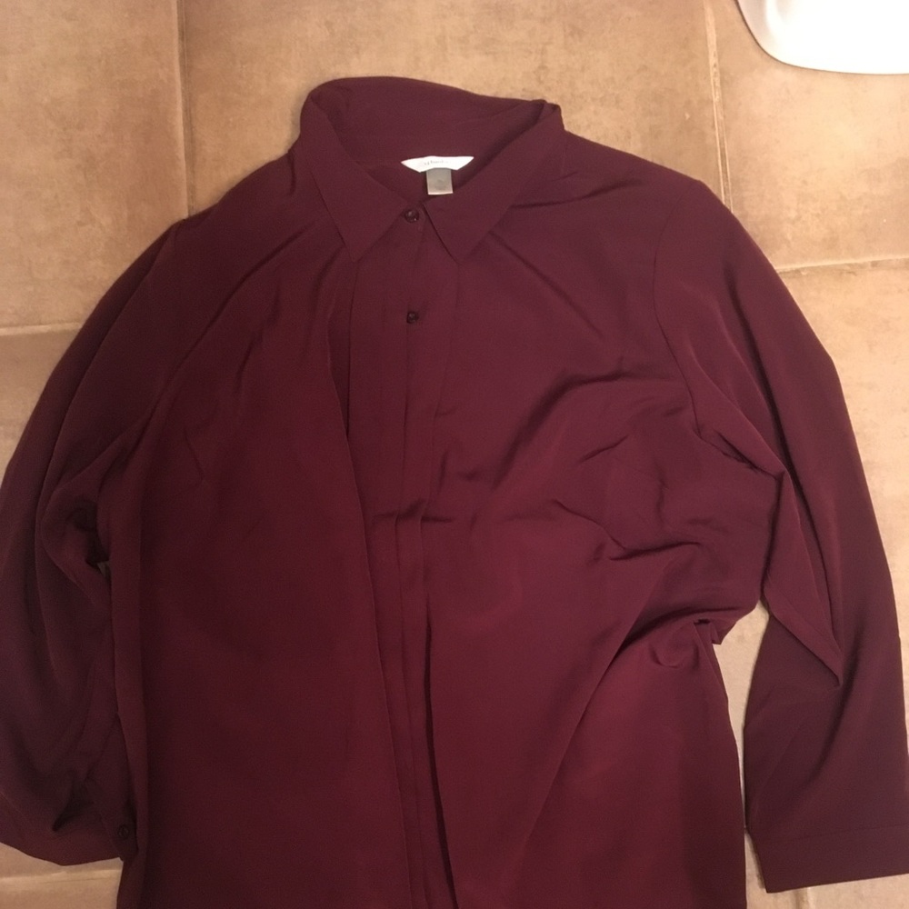 Red collared blouse!